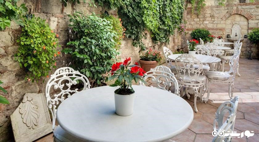 محوطه فضای باز رستوران هتل